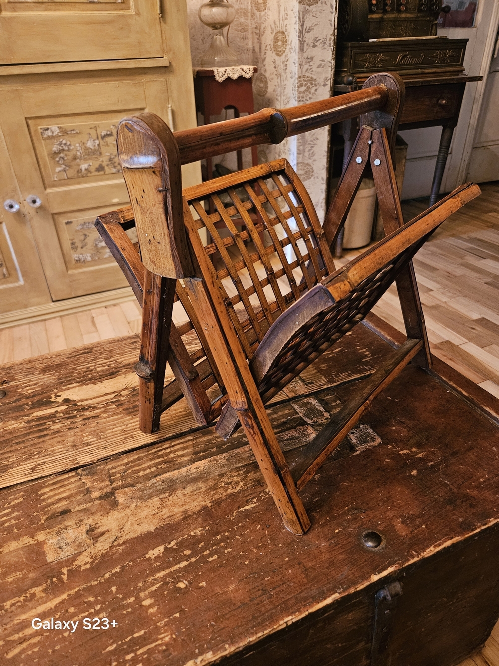 Rustic Wooden Magazine Rack - Brown - Picture 3 of 3